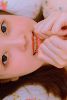 女人洗澡沐浴露全身